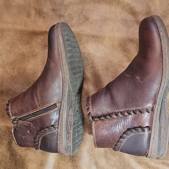 Weatherproof Genuine Leather   Brown Ankle Booties - Picture 7 of 11